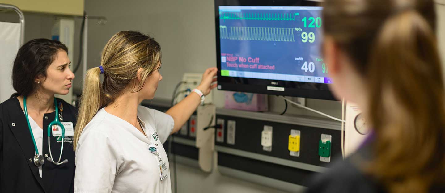 Nurses checking a paintents vital signs