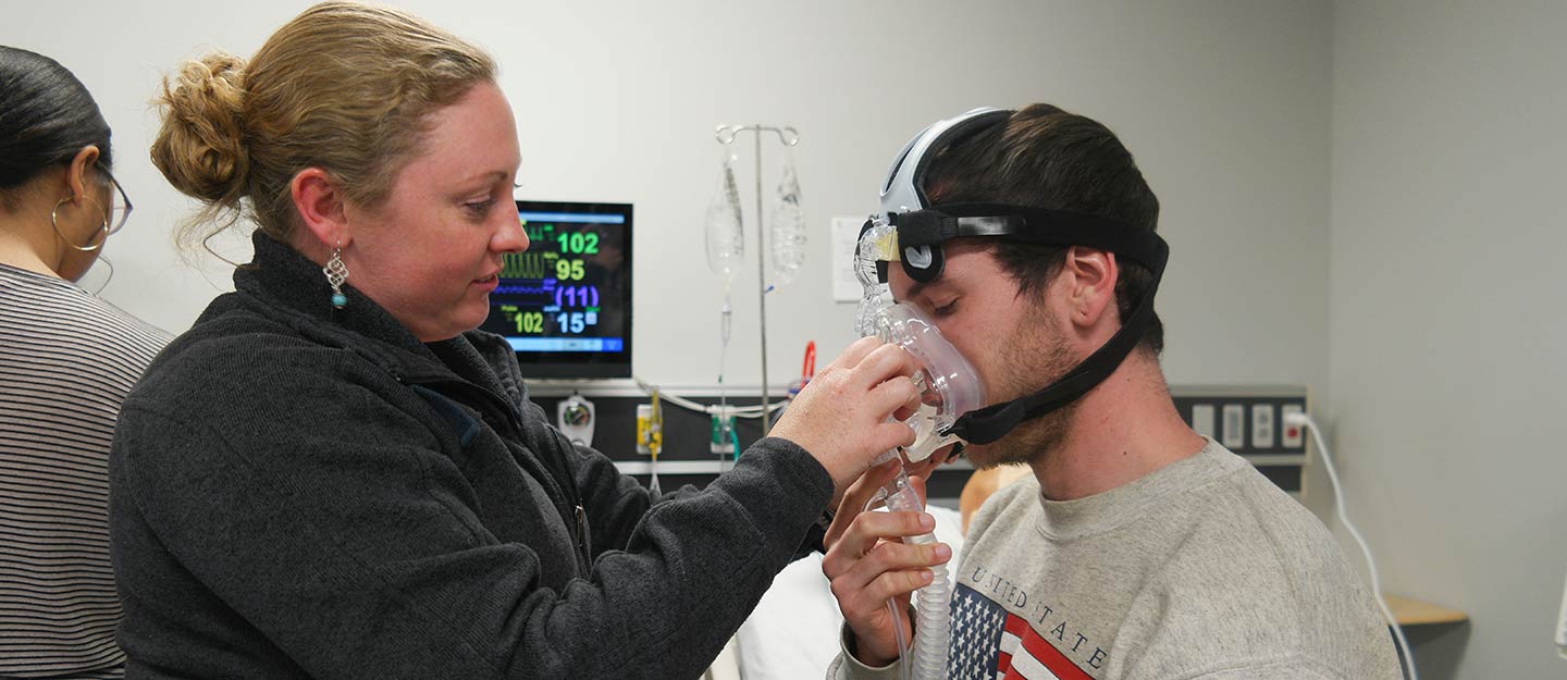 Station using a breathing mask