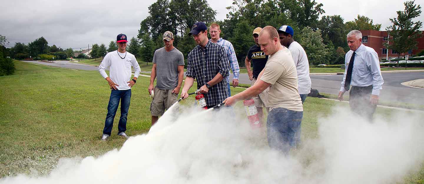 Fire protection on hand training with fire extinguishers