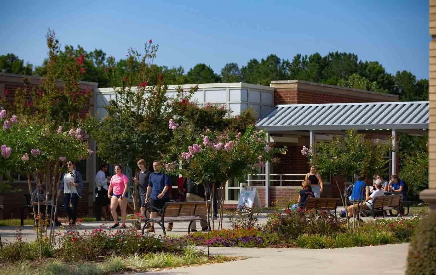 Students walking around Merancas Campus