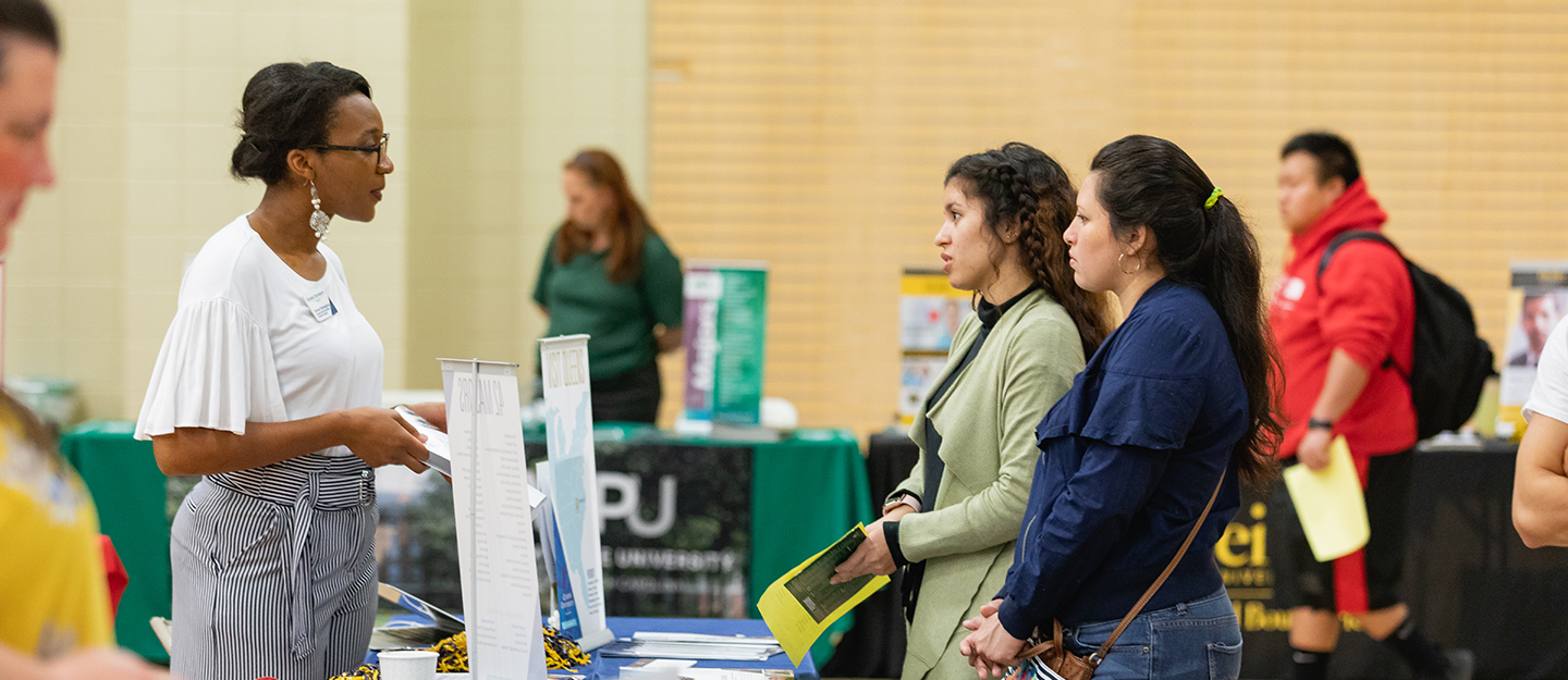 students talking to a potential institution at a transfer fair