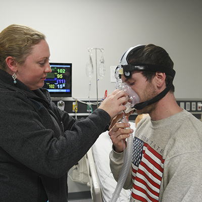 Station using a breathing mask