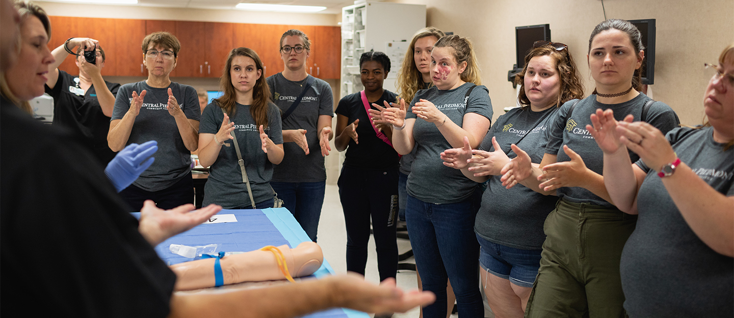 students learning sign language