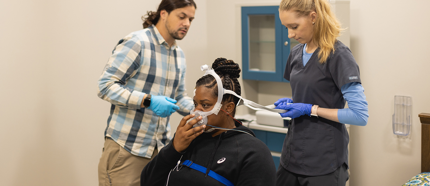 Demonstrating the use of head monitoring