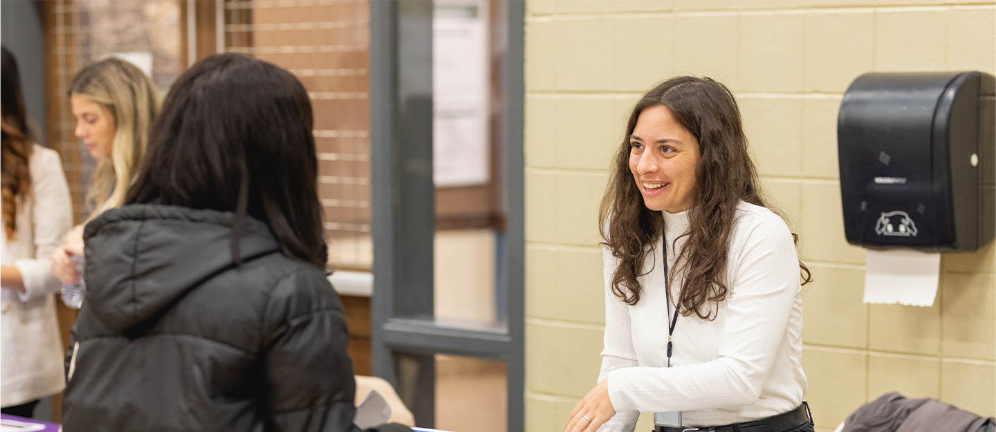 Employee presenting to students 
