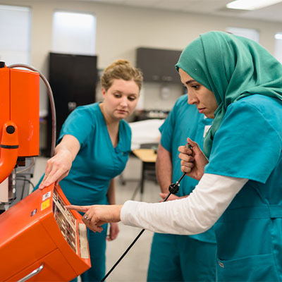 Healthcare students working in the lab